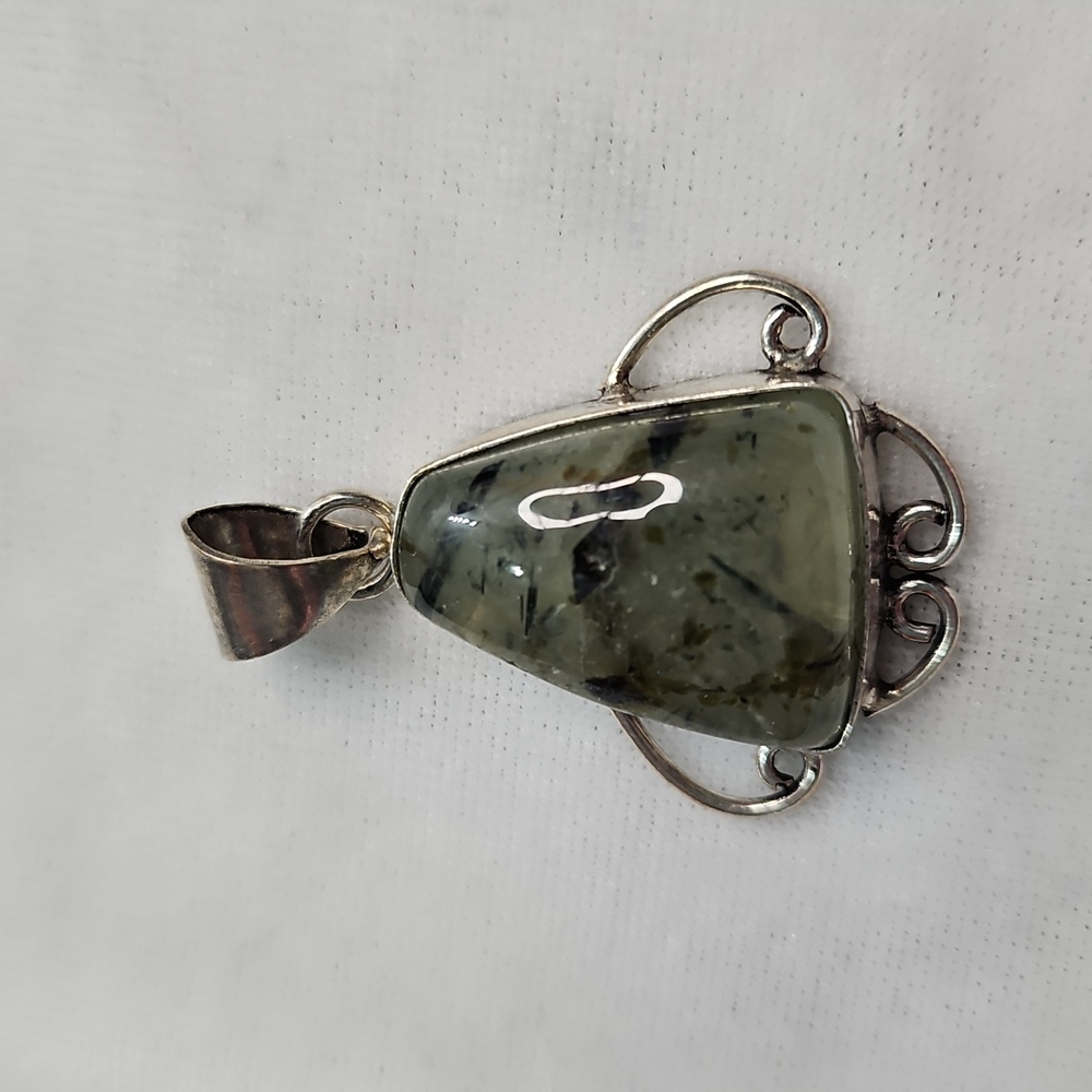 Green Prehnite Natural Gemstone Necklace Pendant Sterling Silver Plated NWOT - Picture 2 of 6